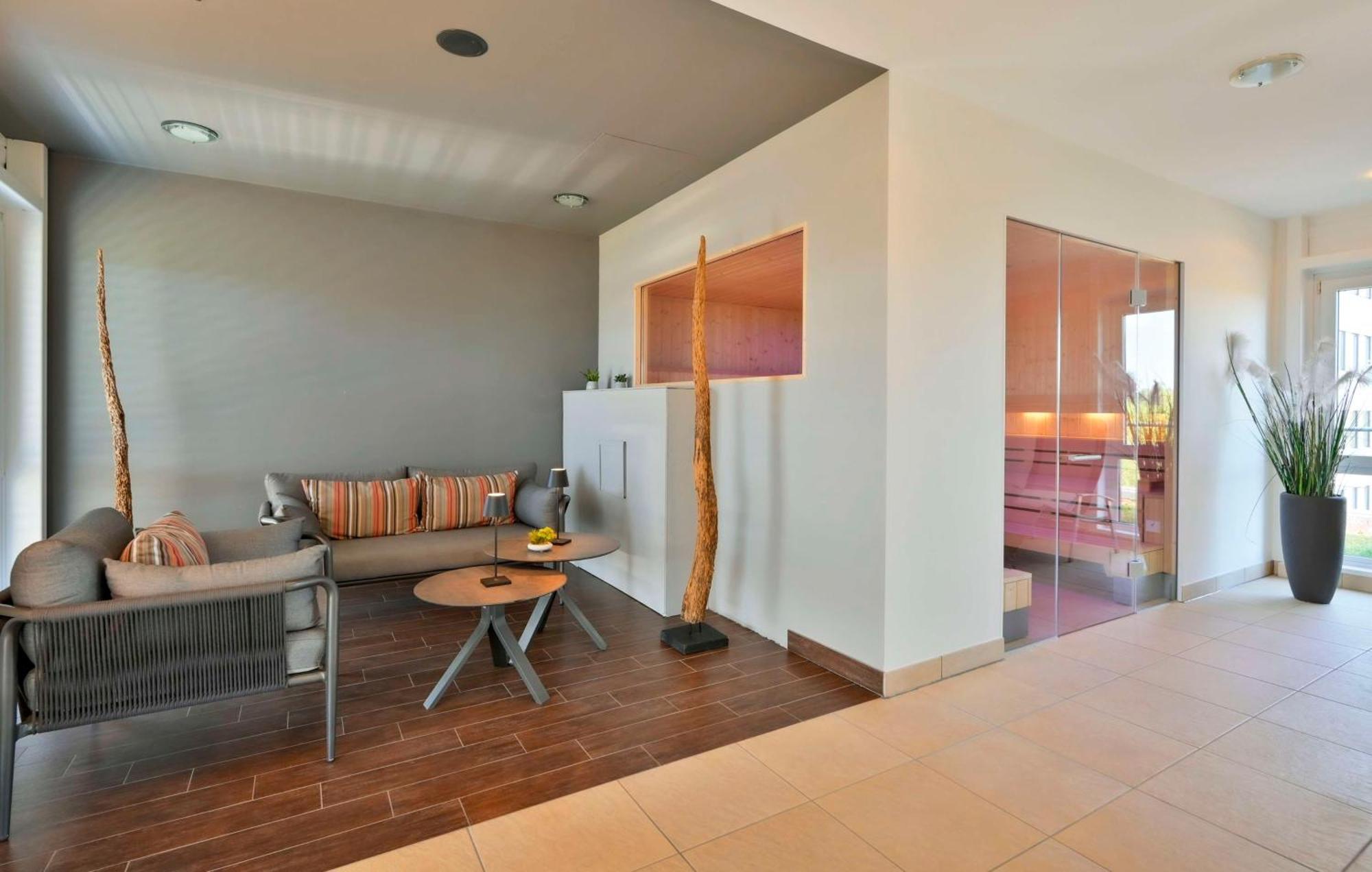Western Hotel Kolonia